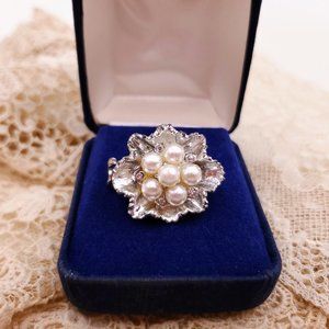Elegant Petite Faux Pearl Cluster Oyster Shell brooch, Coquette jewelry